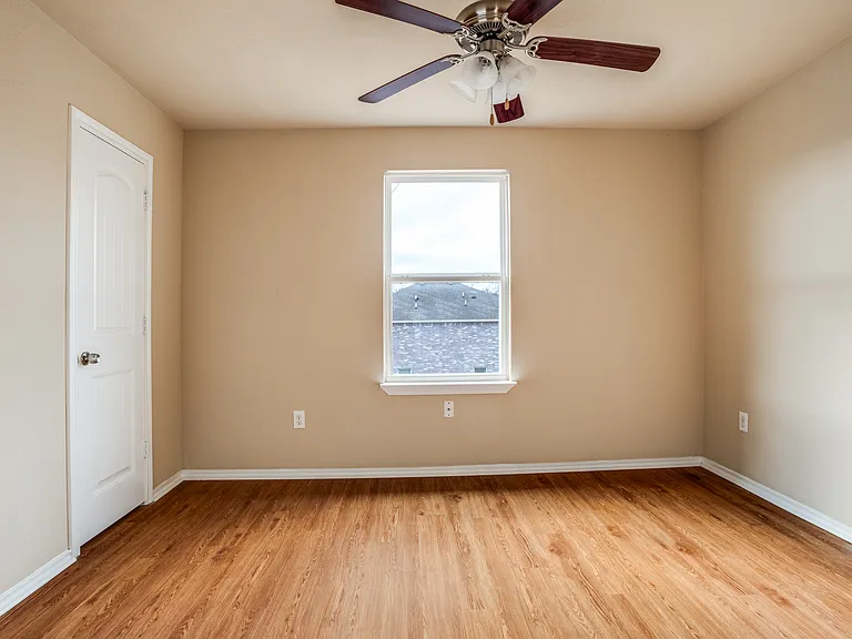 811 E College Ave — Photo 4