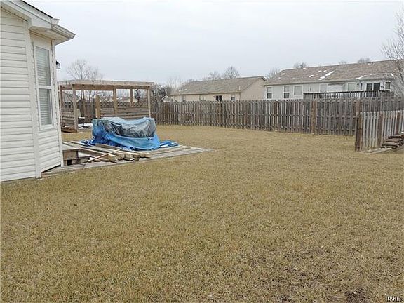 3rd image of 172 Cuivre River Dr