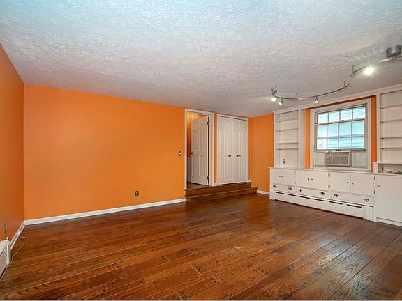2nd image of 3022 Lincoln Blvd