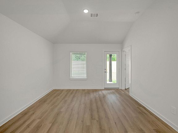 4th image of 20602 Draper Rd