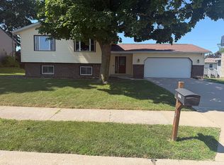 1009 27th Avenue Ct, Silvis, IL 61282