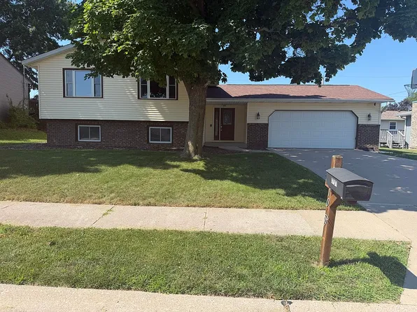1009 27th Avenue Ct, Silvis, IL 61282