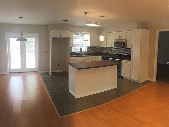 5th image of 10313 Cedarhurst Ave