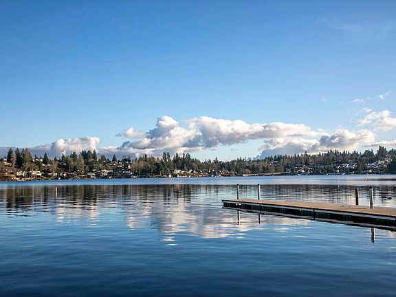 Short walk to Davies Beach on Lake Stevens