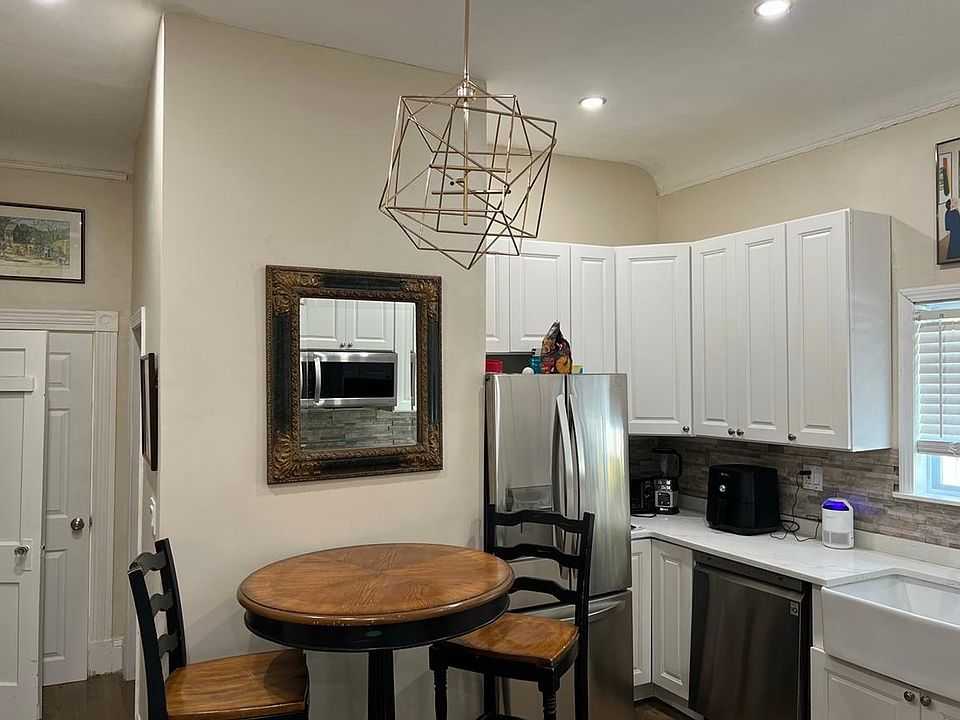 2nd image of 142 Hayward St #2