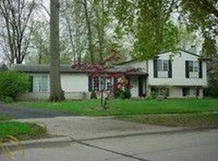 329 Scottsdale Dr, Troy, MI 48084