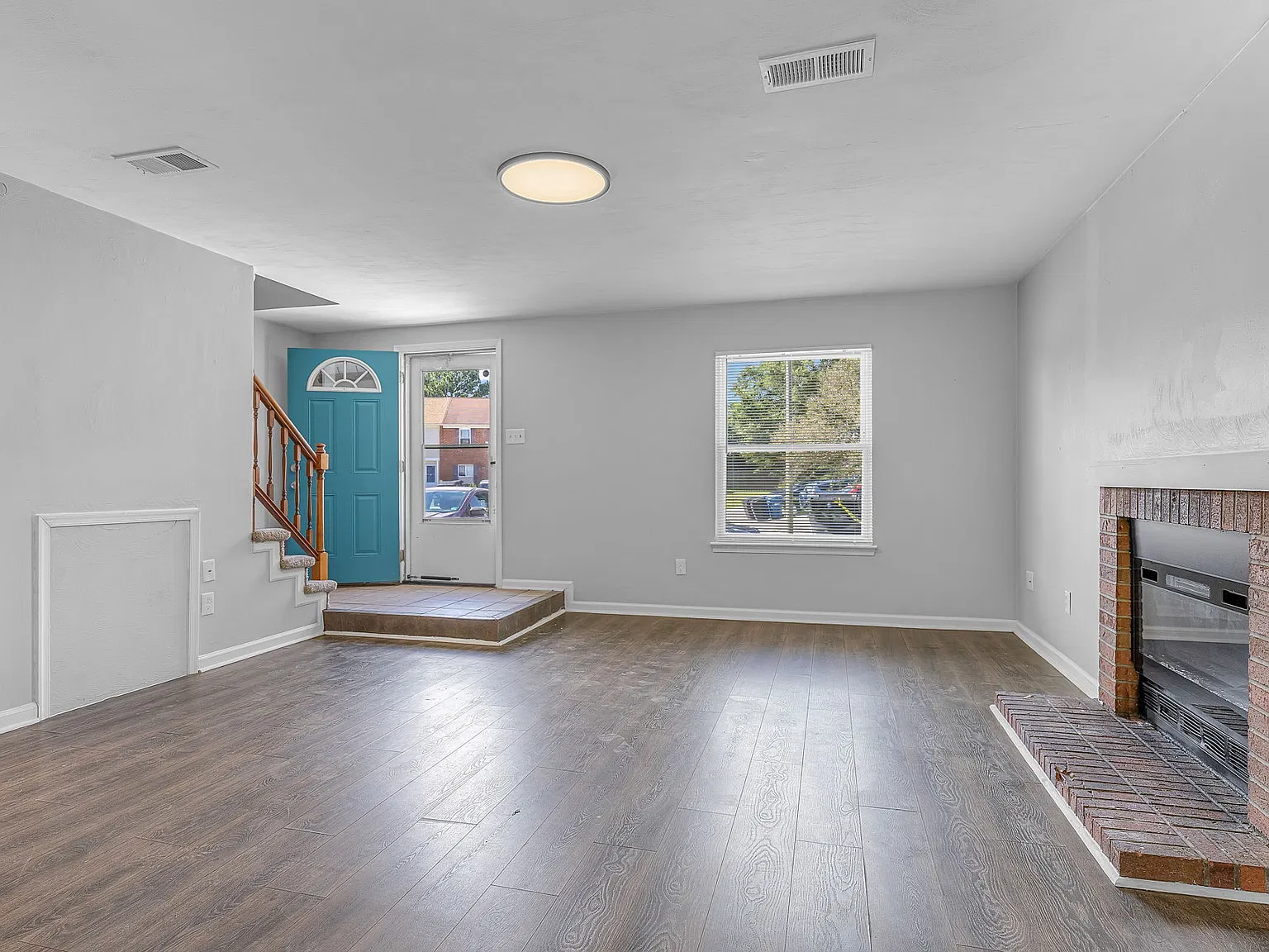 3 bed, 2.5 bath, 1340 sqft, $2,350 — Photo 3