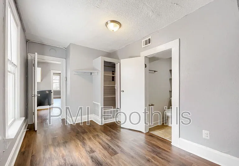 420 N Fox St — Photo 6