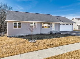 221 Dessa Rain Dr, Reedsburg, WI 53959