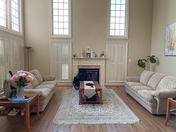 4th image of 15529 Tuxedo Ln