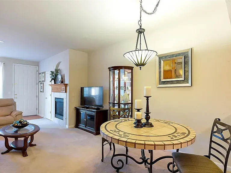 2 bed, 1234 sqft, $2,480 — Photo 4