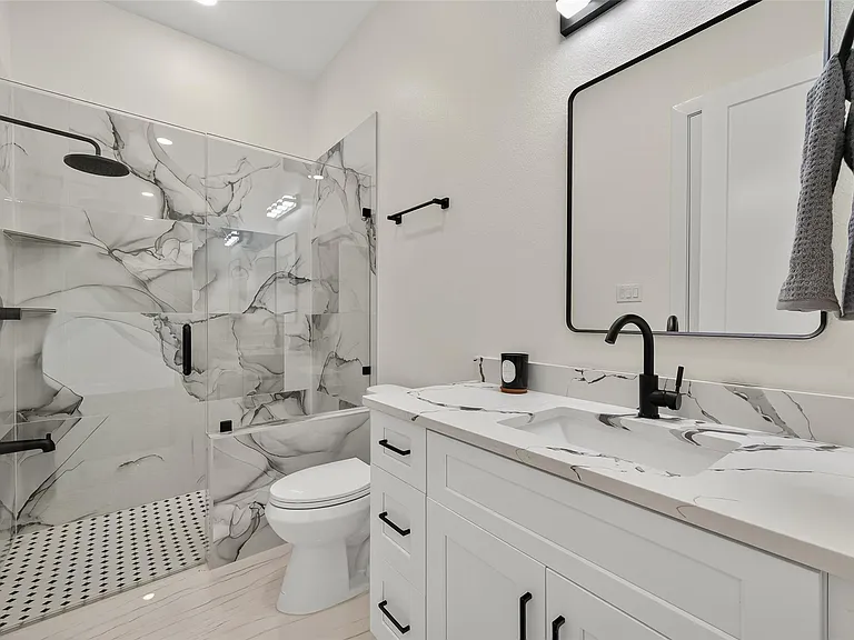 2226 Syrian St — Photo 31