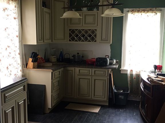 3rd image of 31 Hillside Ave