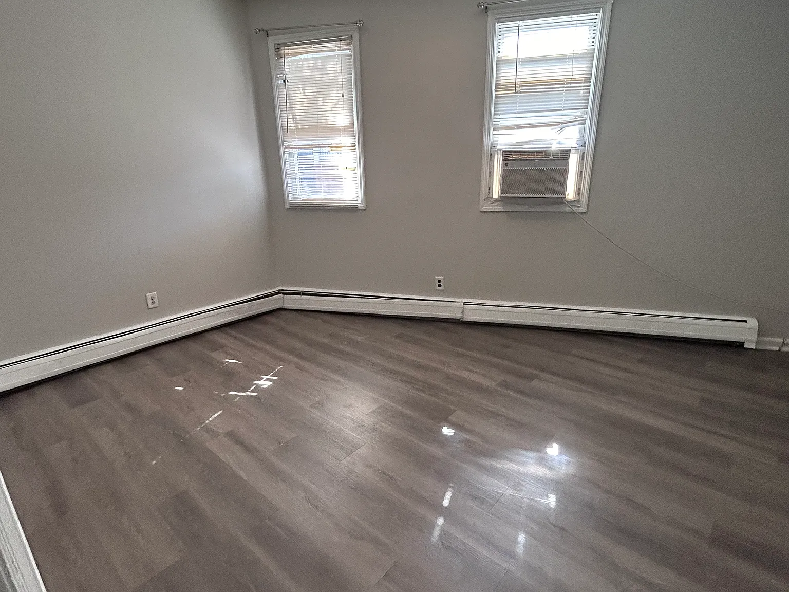 3 bed, $1,800 — Photo 2