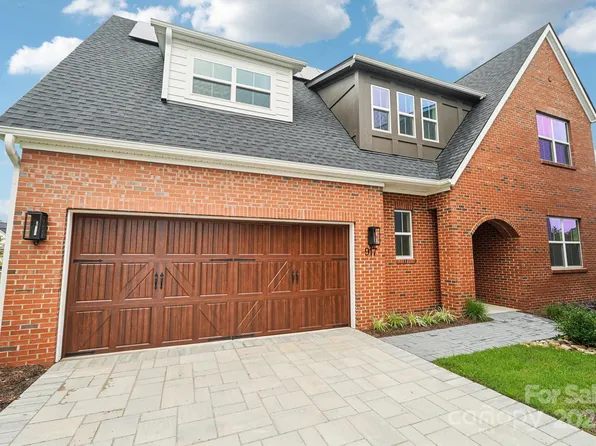 917 Coast Dr, Tega Cay, SC 29708