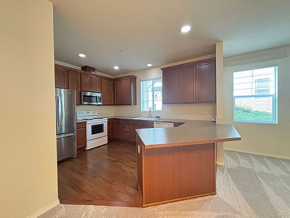 5th image of 1653 Burnside Pl Unit B