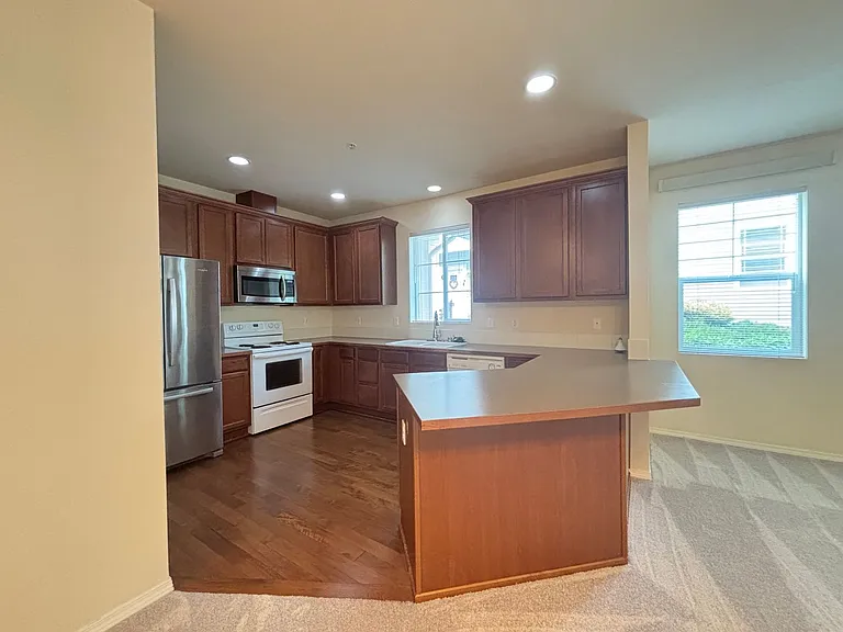 1653 Burnside Pl #B — Photo 5
