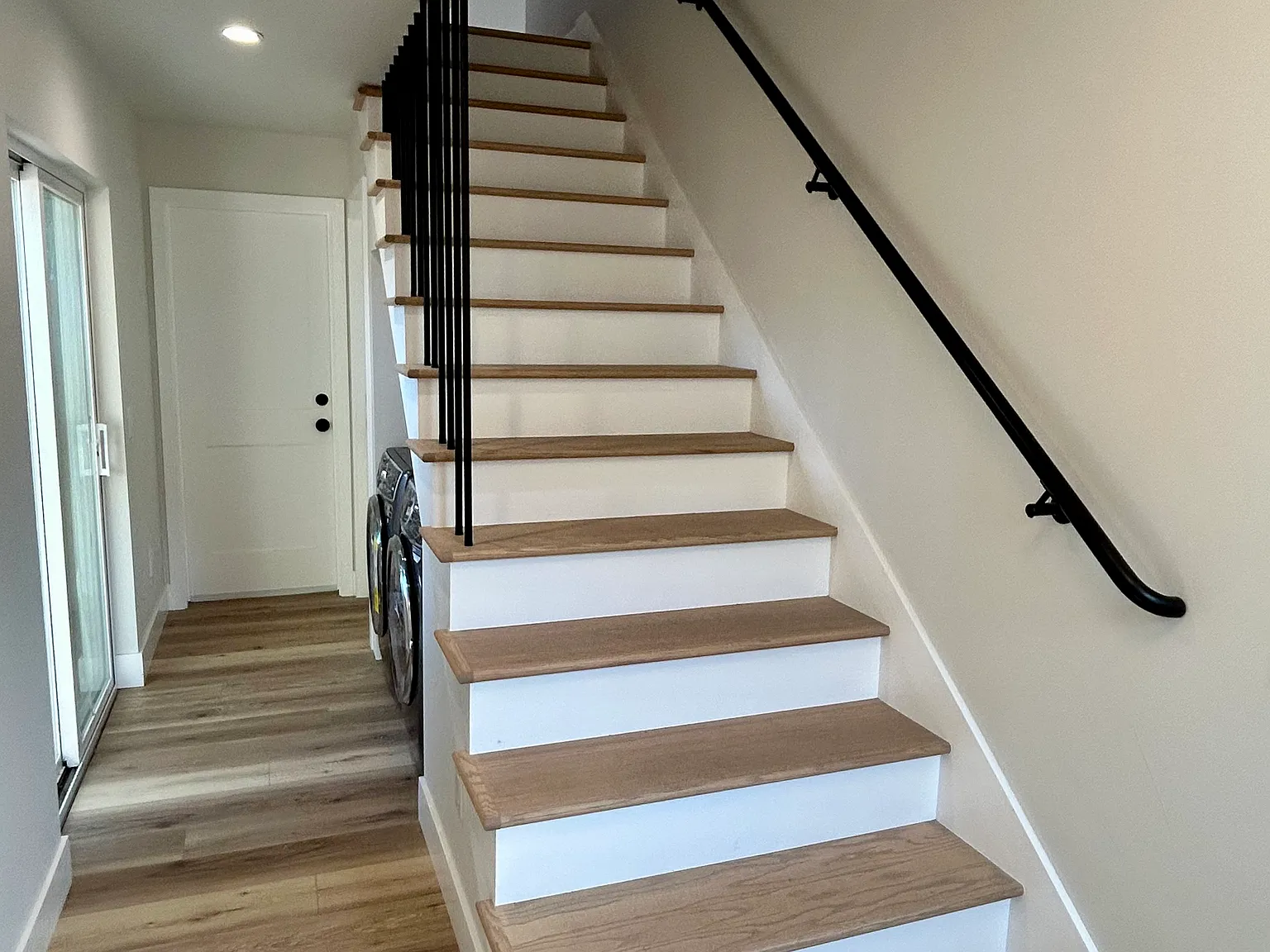 2 bed, 880 sqft, $3,000 — Photo 3