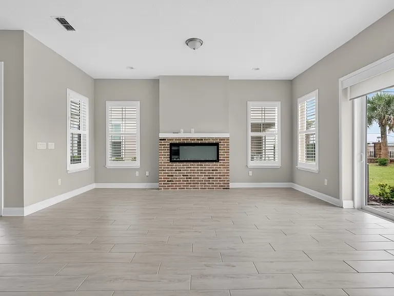 527 Marquesa Cir — Photo 10