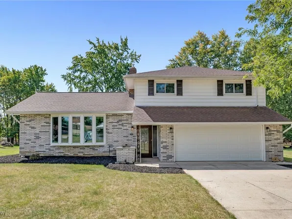 1040 Hunters Trl, Broadview Heights, OH 44147