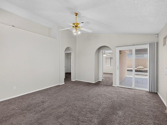 5th image of 631 Vista Luna Ln SW