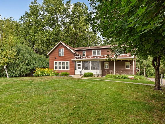 3rd image of 904 Forest Ave