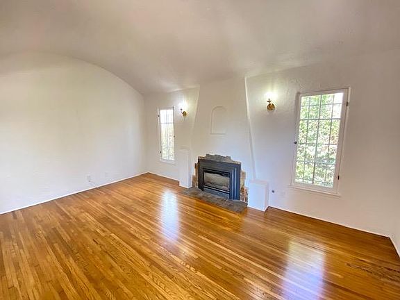 5th image of 1521 S Holt Ave