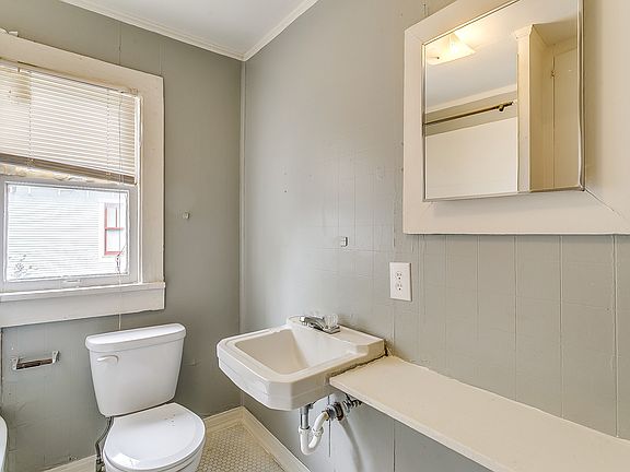 2nd image of 1411 6th Ave APT 3