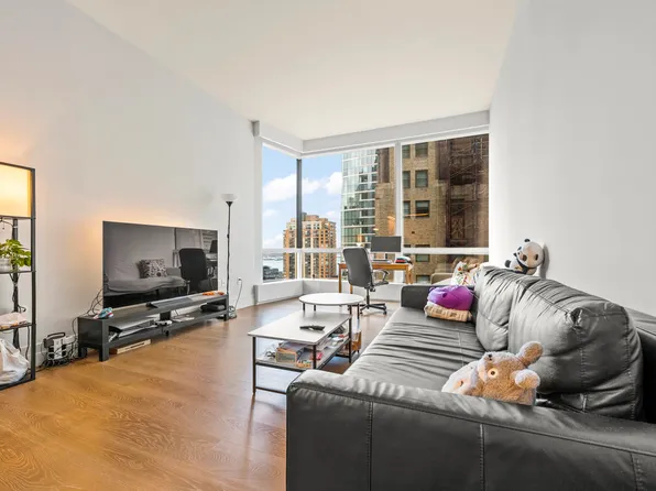 77 Greenwich Street image 1 of 20