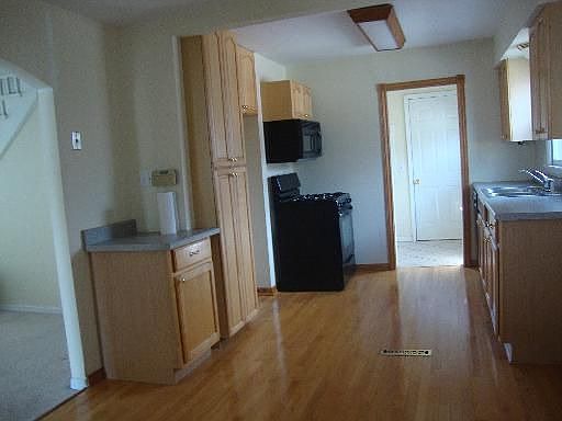 5th image of 1302 Witchwood Ln