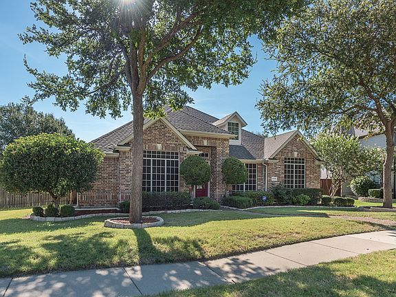 3rd image of 9804 Capilano Dr