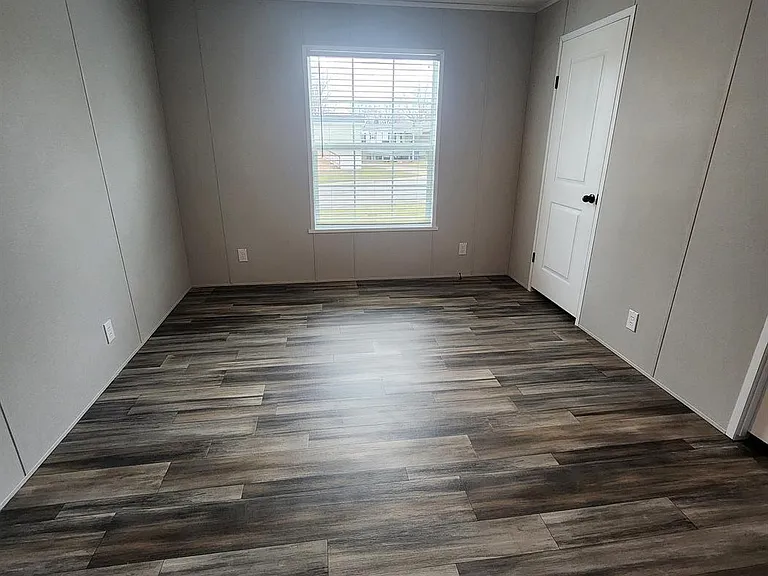 317 Loden Dr — Photo 8
