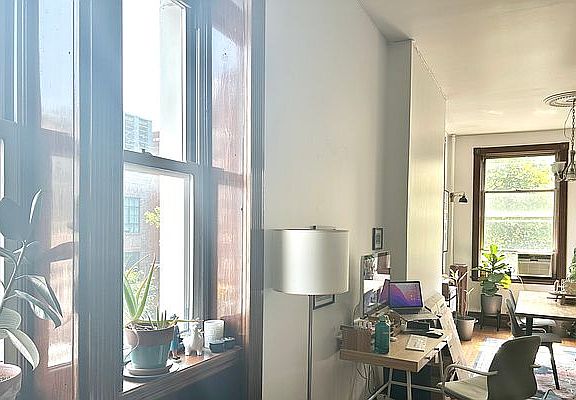 2nd image of 553 Henry St APT 3
