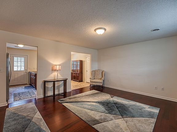 4th image of 138 Yarrow Dr