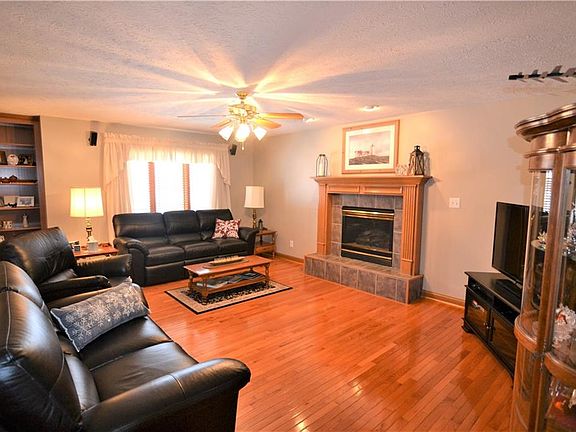 2nd image of 201 Woodfield Pl