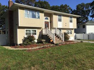 300 Auborn Ave, Shirley, NY 11967