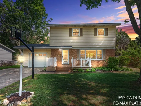 1613 Grant Ave, Grand Haven, MI 49417