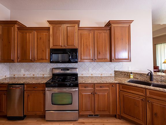 3rd image of 937 S Peachtree Dr