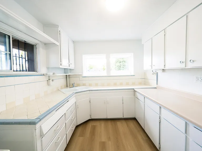 222 N Buena Vista Ave — Photo 4