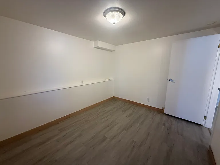 806 Edinburgh St #B — Photo 6