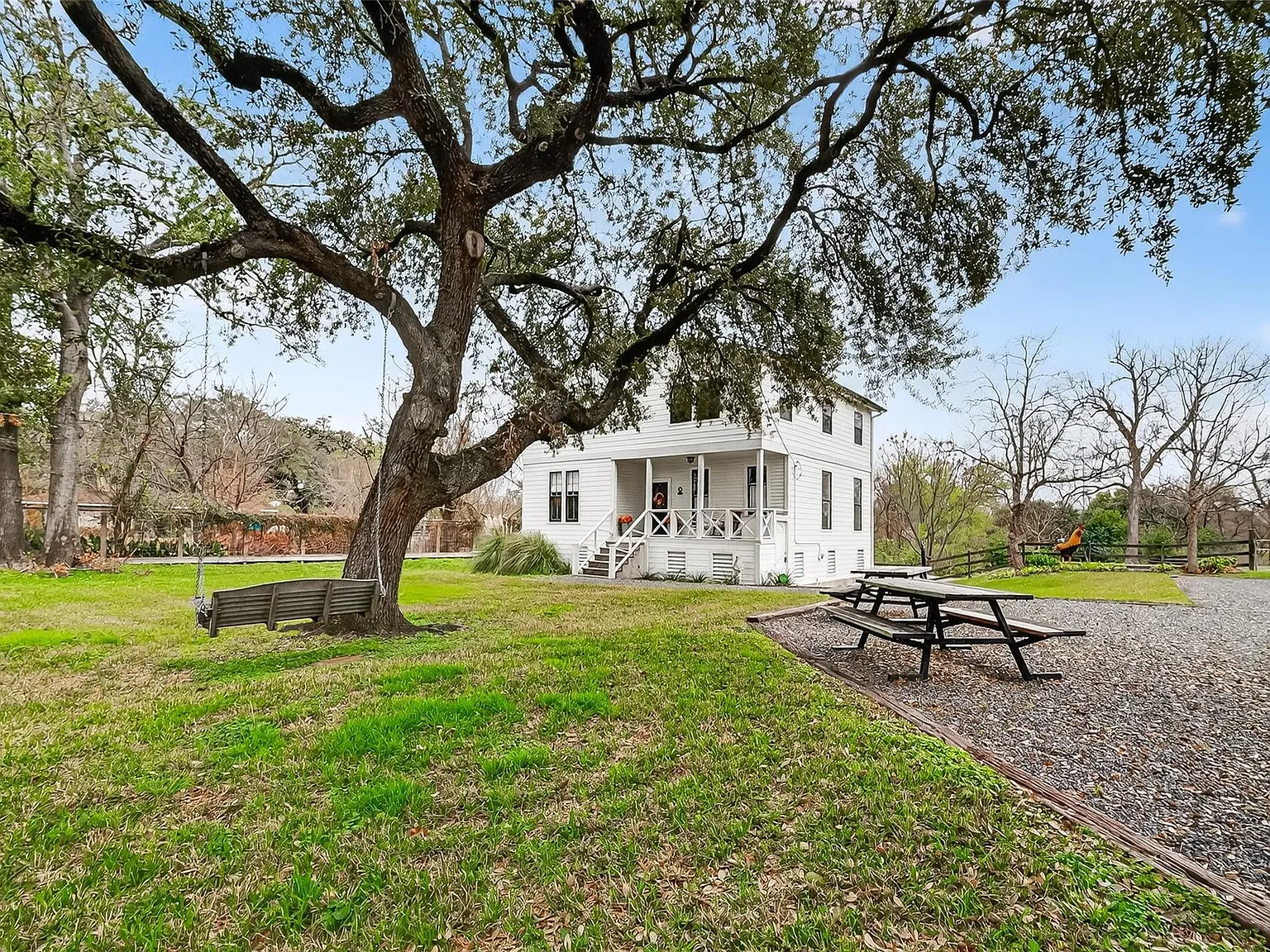1 bed, 1.5 bath, 2255 sqft, $5,900 — Photo 3