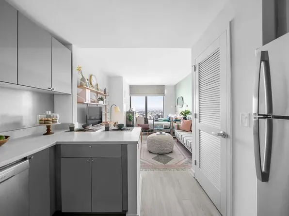 600 Pavonia Avenue image 1 of 24