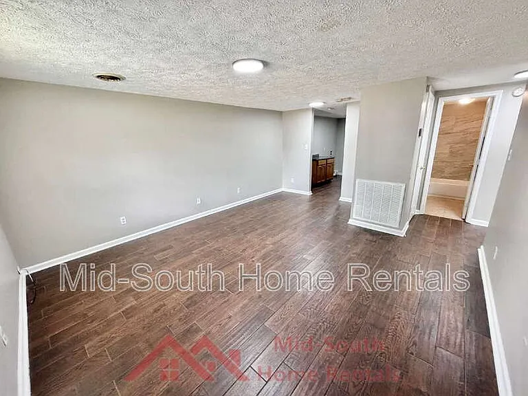 225 N Tipton St #D — Photo 3