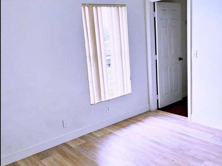 647 Latona Ave — Photo 17