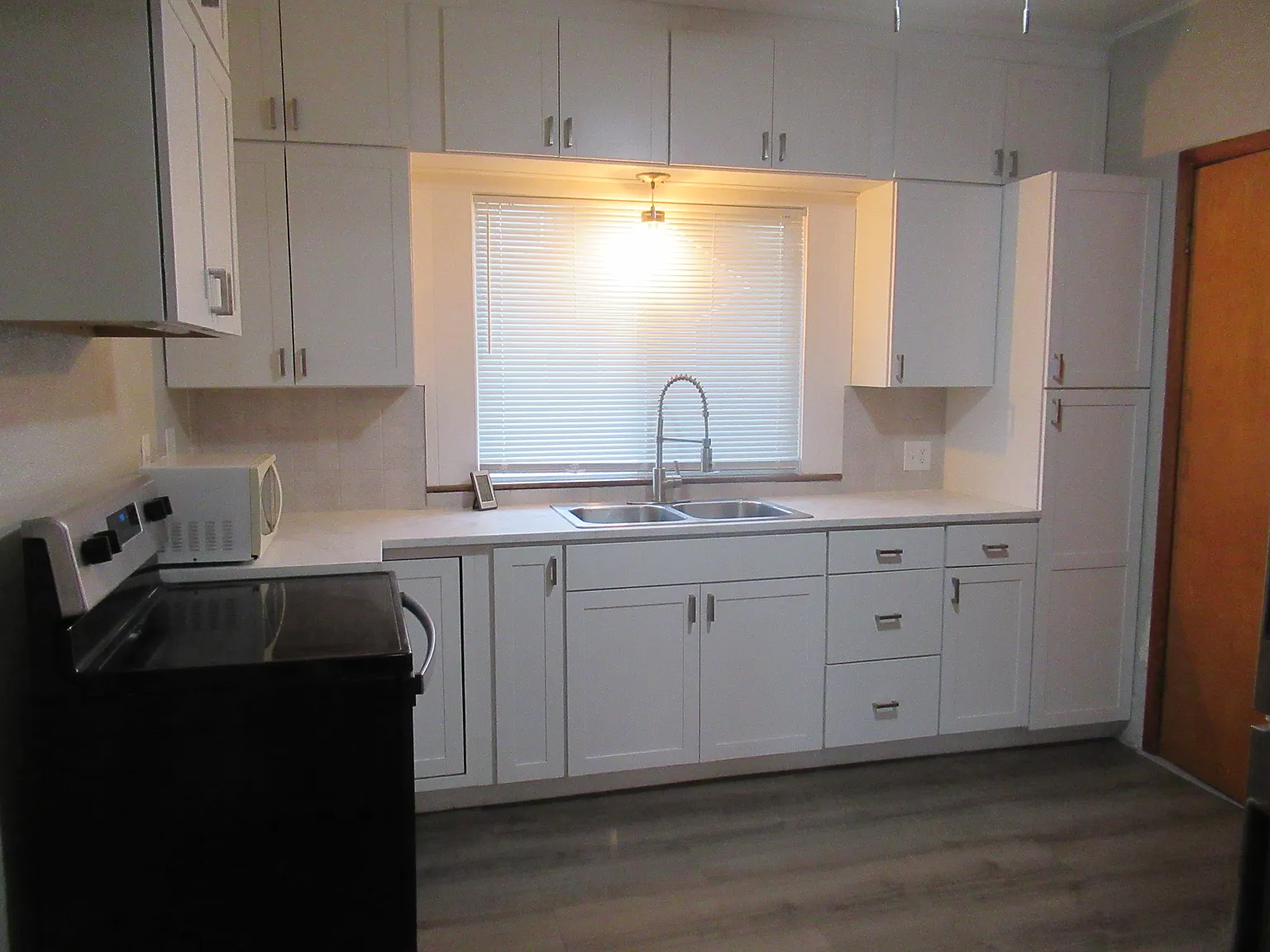 2 bed, 975 sqft, $1,550 — Photo 2