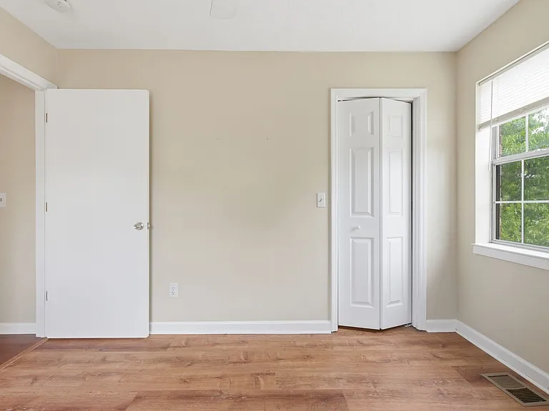 515 Chesterfield Ave #F — Photo 22
