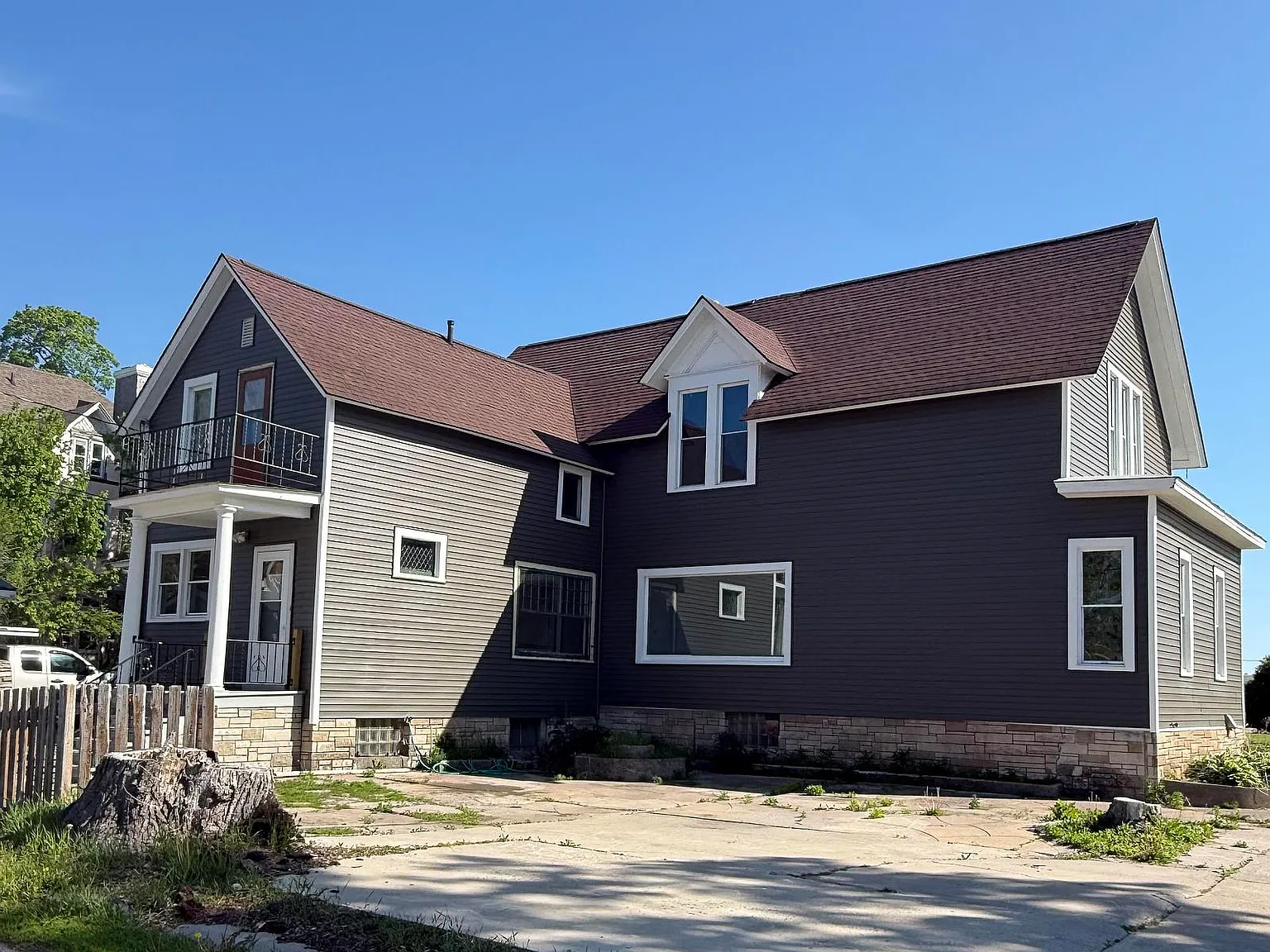 1369 Main St — Photo 3