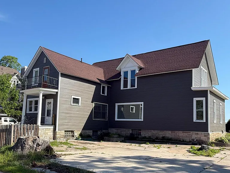 1369 Main St #1/2 — Photo 3