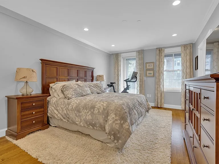 26 Yarmouth St #1 — Photo 16