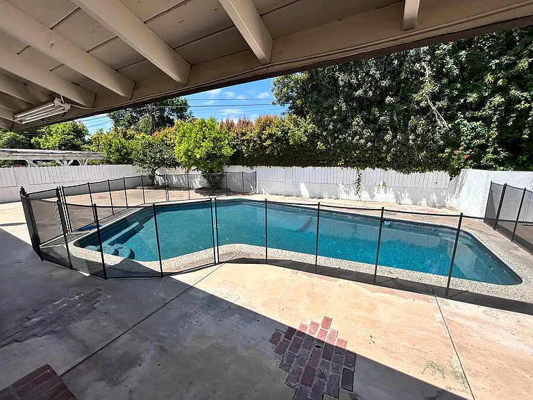 23723 Oxnard St — Photo 17